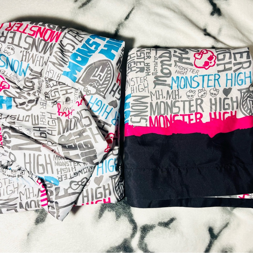 2012 Mattel’s MONSTER HIGH Twin Flatbed Bed Sheet and Twin Fitted Bed Sheet